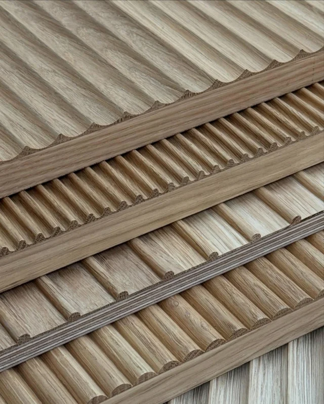 Fluted, reeded, and ribbed patterns, precision-machined in natural solid oak, for premium interiors, luxury kitchens, and bespoke joinery. Our collection is one of the most extensive available, with a wide range of profiles offered in finest natural solid hardwoods.

#reeded #fluted #cncmachining #oakpanelling #wallpanelling #wallpanels #cncwoodworking #bespokefurniture #flutedwalnut #bespokekitchen #kitchendesign #flutedcabinets #flutedpanel #walnutpaneling #interiordesign #interiordetailing #joinery #bespokejoinery #flutedkitchen #receptiondesk #architecture #architecturelovers #winchester #interiordesign #bar #oakkitchen #oak