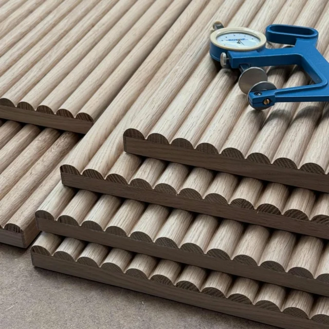 Natural solid oak with reeded profile. This is the larger 19mm x 9mm design and can be supplied as a sheet of profiled wood only or laminated to different substrates. 

#oak #reededoak #fluted #flutedoak #panelling